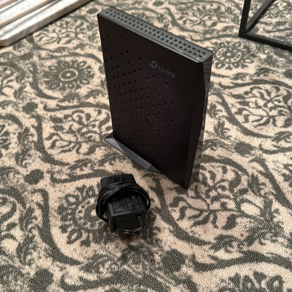 TP-Link 16x4 AC1750 Wi-Fi Cable Modem Router - Picture 4 of 4
